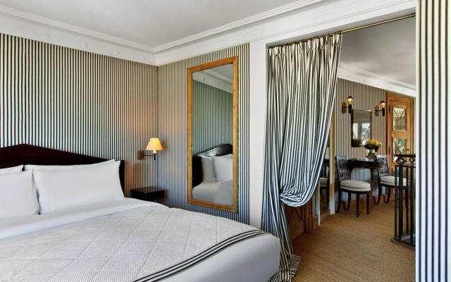Le Dokhan’s Paris Arc de Triomphe, a Tribute Portfolio Hotel