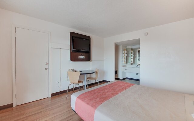 Motel 6 - High Point