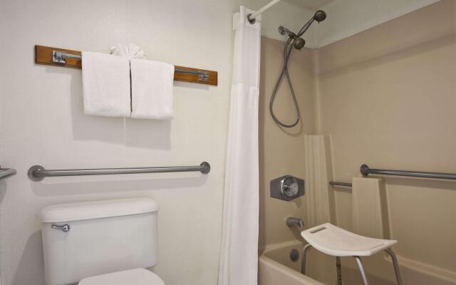 Travelodge by Wyndham San Diego Downtown Convention Center