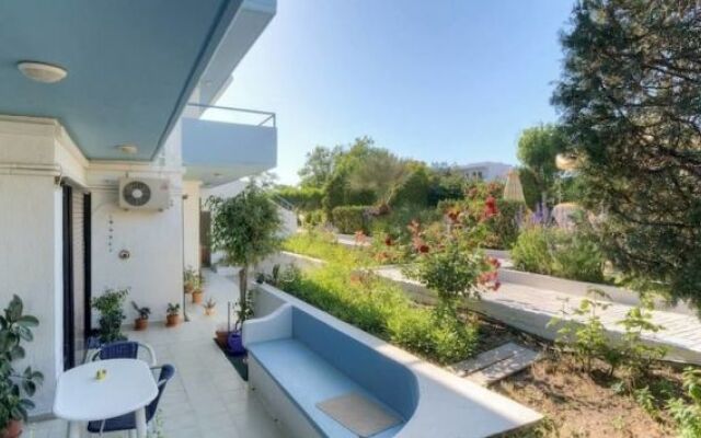 Antomar Apartments and Studios