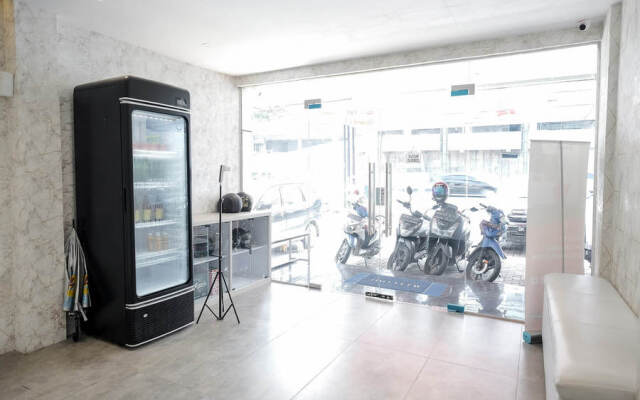 RedDoorz Plus near Deli Park Mall Medan