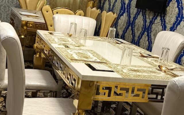 Viclawson Royal Hotel