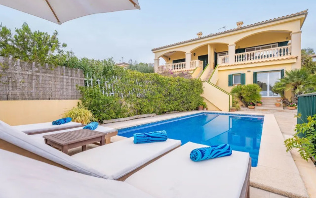 Xilvar in Mallorca With 3 Bedrooms and 2 Bathrooms