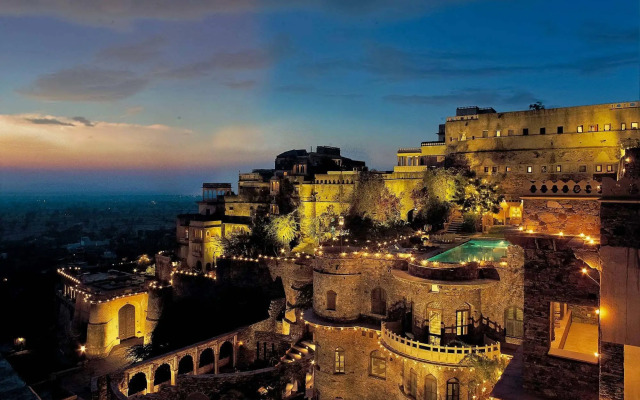 Neemrana Fort-Palace