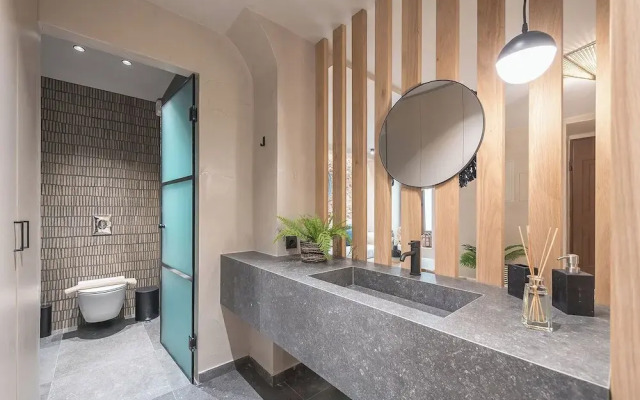Apollonos 28 Luxury Suites