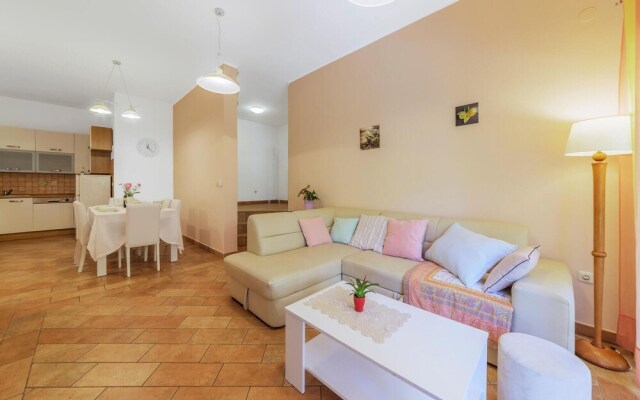 Amazing Apartment in Vinkuran With 2 Bedrooms