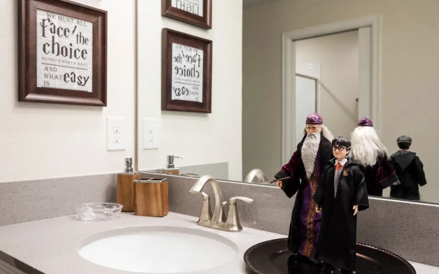 Luxe Champion's Gate Home w/ Pool, Spa, Gameroom