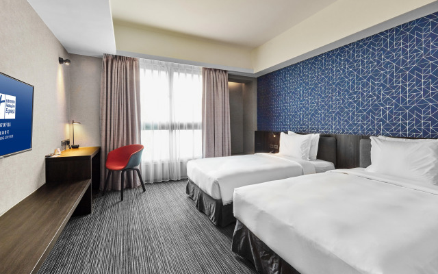 Holiday Inn Express Kaohsiung Love River by IHG