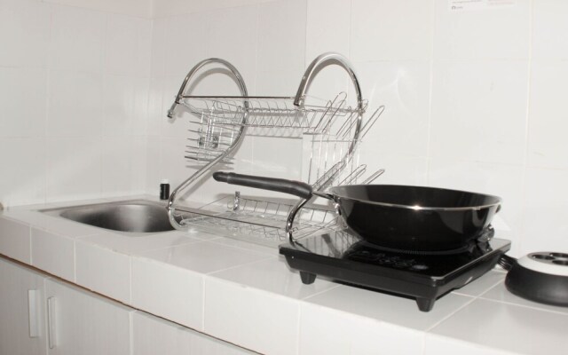 Homey And Cozy Studio Apartment At Elvis Tower