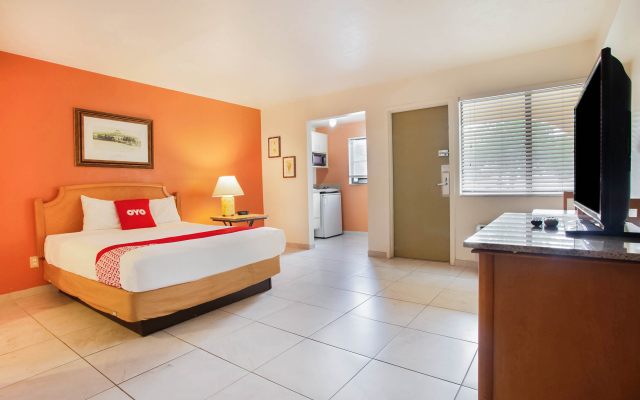 OYO Waterfront Hotel - Cape Coral/Fort Myers, FL
