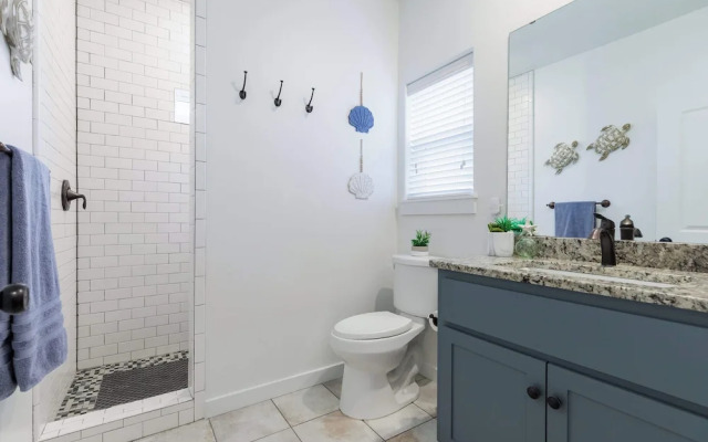 Comfy 3bdr Right in Town Sleeps 10