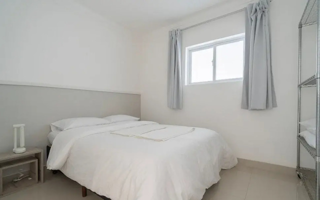 Apt 1 Block From Beach in BC Great Location Cep093