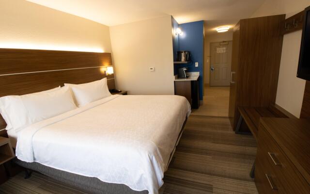 Holiday Inn Express and Suites Manassas by IHG