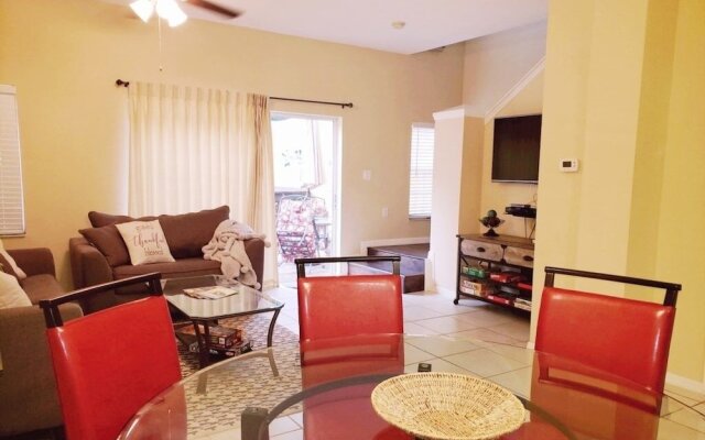 3/2.5 Townhome W/Private Jacuzzi & Patio Townhouse