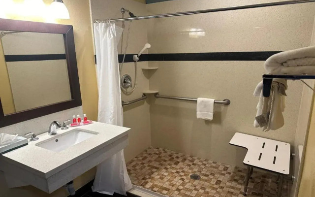 Hotel Avenida - Oceanside Camp Pendleton