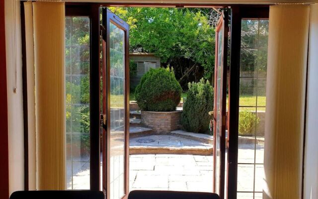 Lovely 4-bed , 3 Bath Villa in Bolton, Manchester