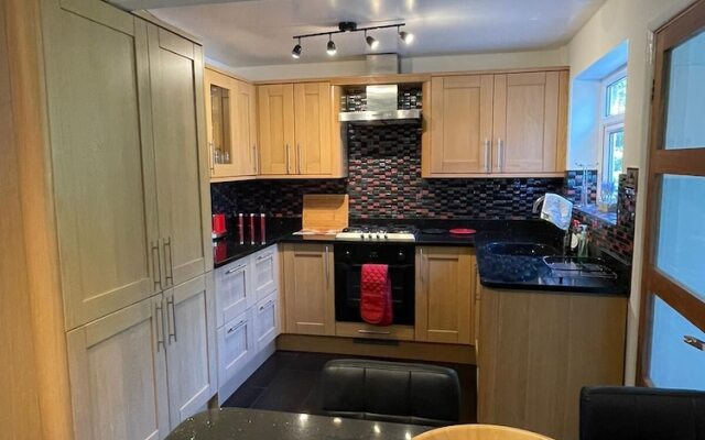 Stunning Beautiful 4-bed House in South Wales