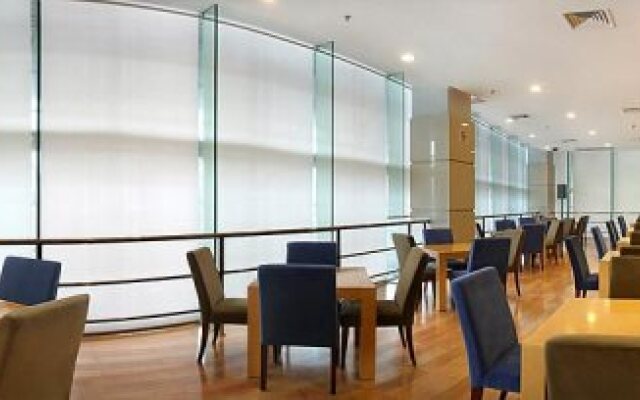 Holiday Inn Shanghai Jing'an by IHG