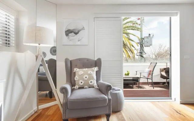 The Jetty Beach Apartment by Ready Set Host