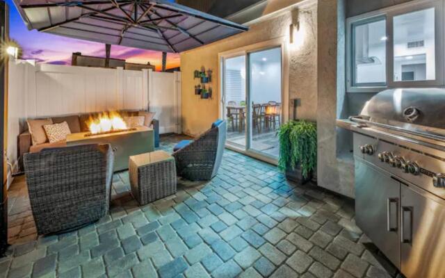 LuxuryTownhome.3Blks2Beach.E-Bikes.75”4kTV