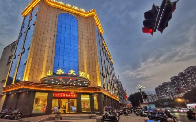 Mountains & Rivers Hotel