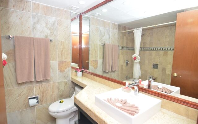 2BR Condo ground level Rinconada Del Sol