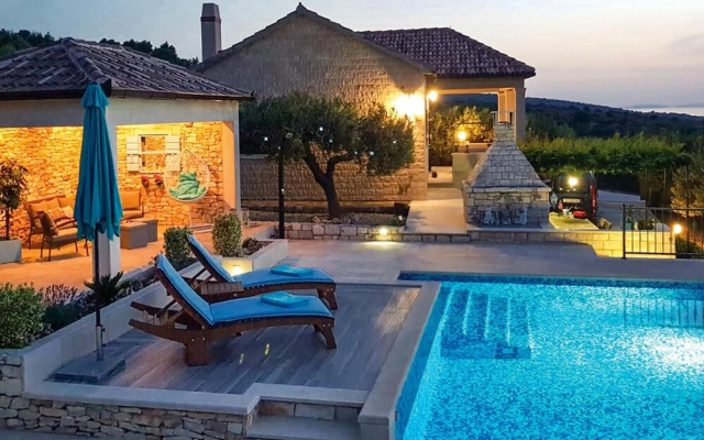 Stunning Home in Postira With Wifi and 2 Bedrooms