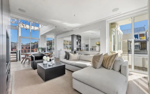 The Canal Three Bedroom Pool Duplex Penthouse - 007