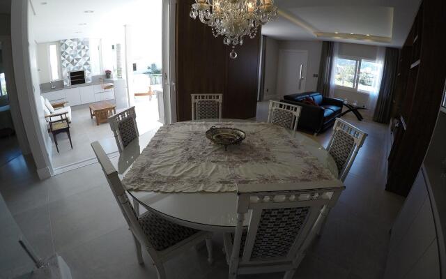 Casa 4 suítes Jurere Internacional