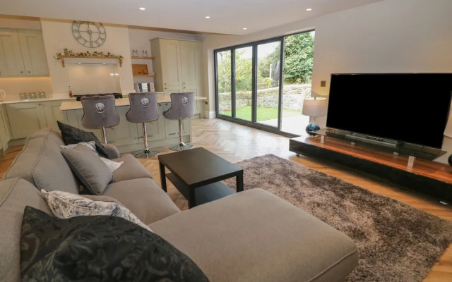 Netherdale House