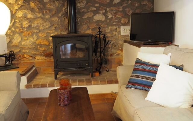 Charming Holiday House Within Walking Distance of Cala Llonga Beach and Village