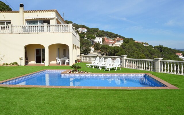 Santa Flora Holiday House
