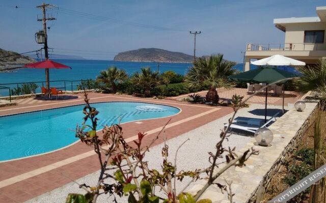 Tholos Bay Suites