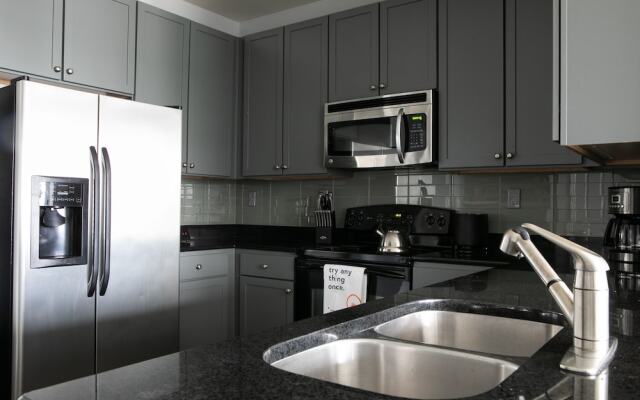 WanderJaunt - Luxe Downtown Austin Apts