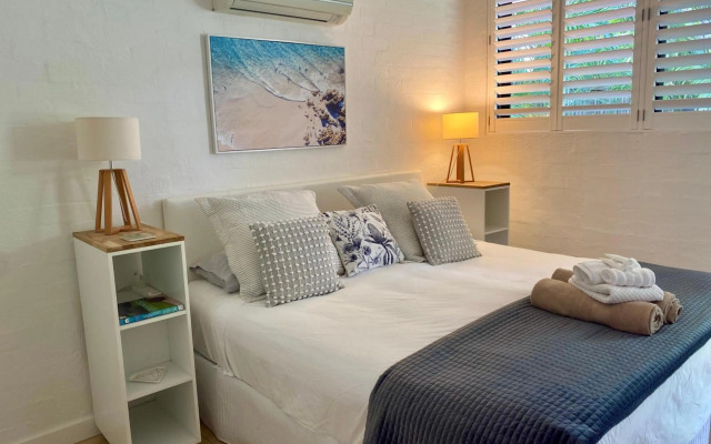 Bayona 1 Little Cove