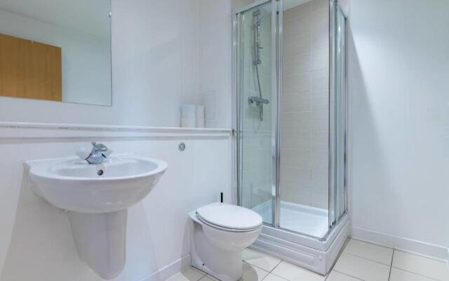 Modern 2 bed apartment, next to Hydro and SECC!