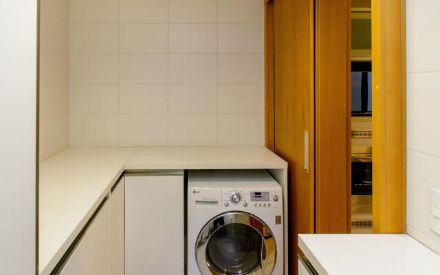 Apto Espaçoso no Centro a 200m da Rua Torta!!