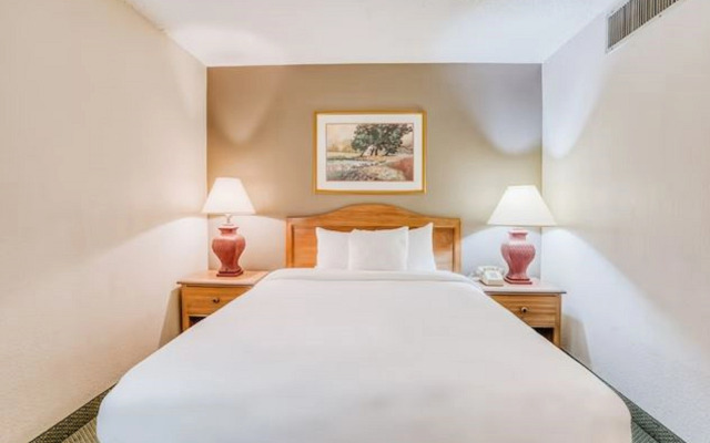 Rodeway Inn & Suites and Conference Center