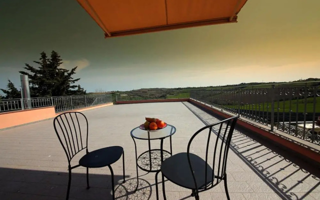 Villa Diana, Marche - intera struttura con piscina