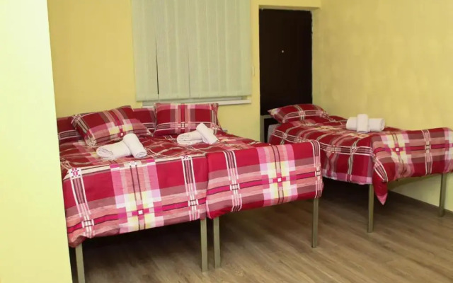 Bee Lucky Hostel and Tours