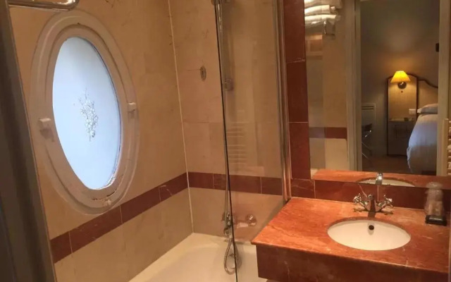 Hôtel Suites Unic Renoir Saint Germain