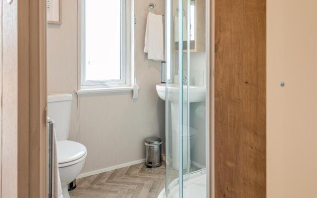 Lavender Lodge with Hot Tub