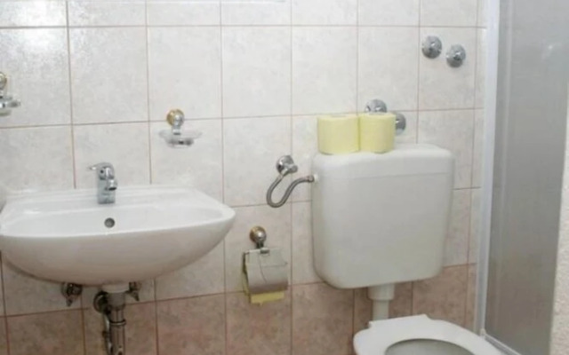 Lias 2 - With Restaurant - A12