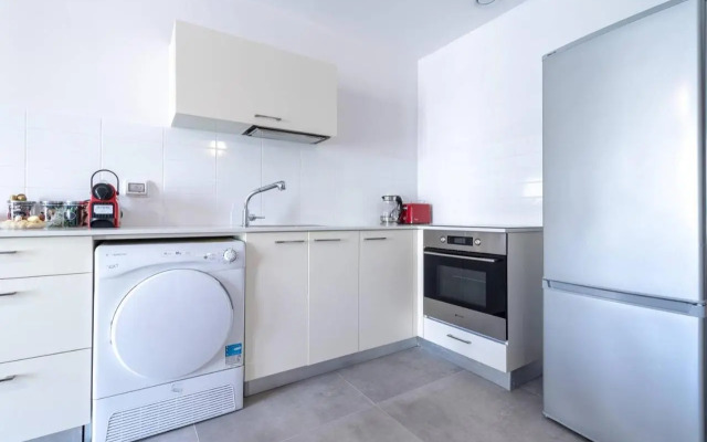 Central and luxurious 1 bdr