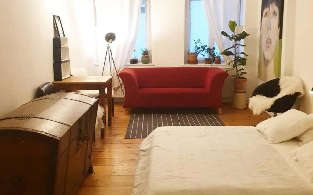 2 Room apartment in center Friedrichshain