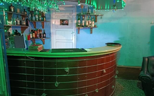 Cocktail Hotel