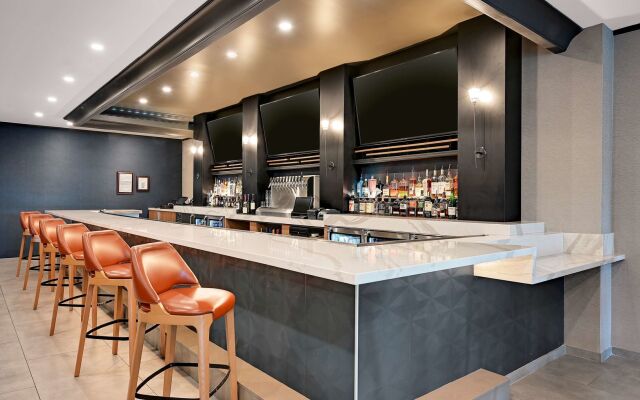 DoubleTree by Hilton Denver International Airport