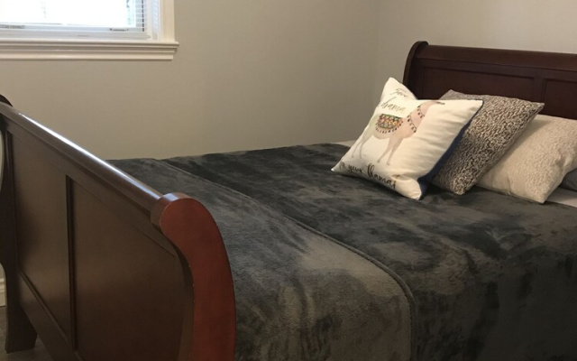 Esther's Place-Carleton Place Downtn Apartment