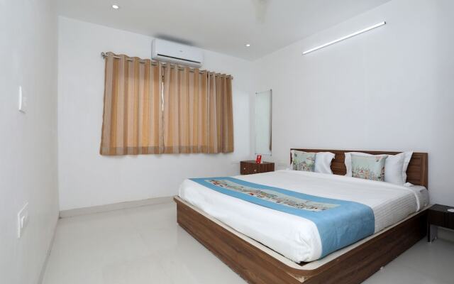 OYO 10061 Home 3BHK Modern Near Gulab Bagh