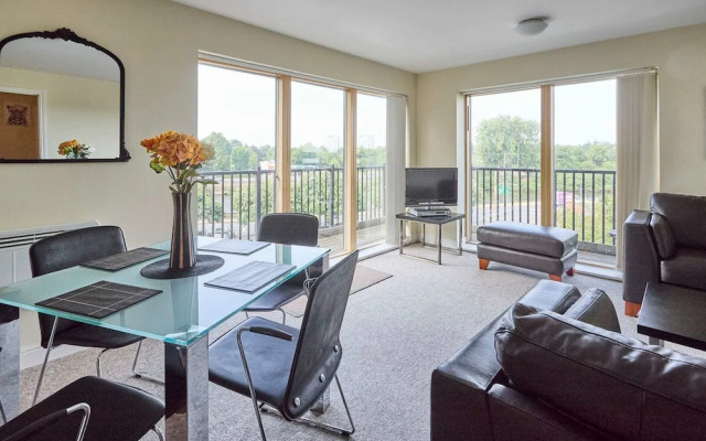 Host Stay Newport House Apartment